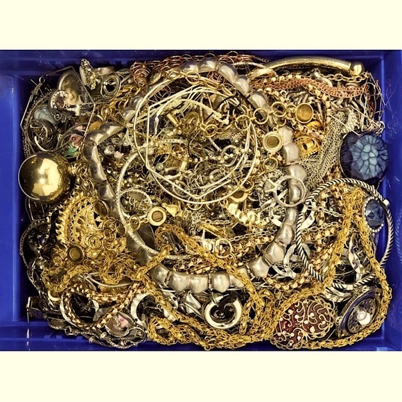 Belle Du Jour Jewelry - 2 LB gold & silver tone jewelry lot~ Necklaces bracelets rings brooches earrings